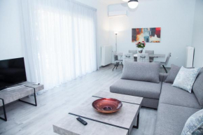Sunny and minimal apt in Glyfada with 3 bdrm